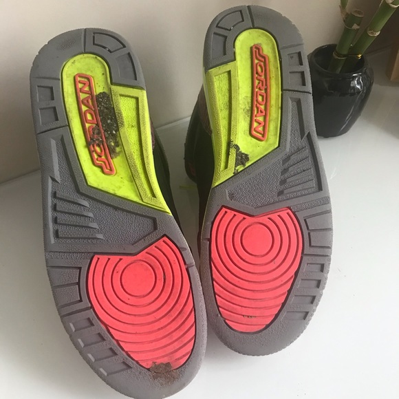 Jordan 3 Retro Black Atomic Red Volt - Picture 5 of 7